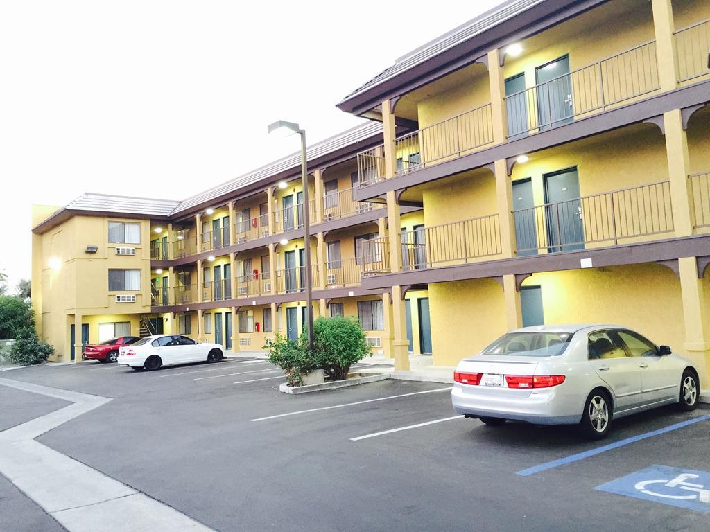 Simply Home Inn & Suites - Riverside Bagian luar foto