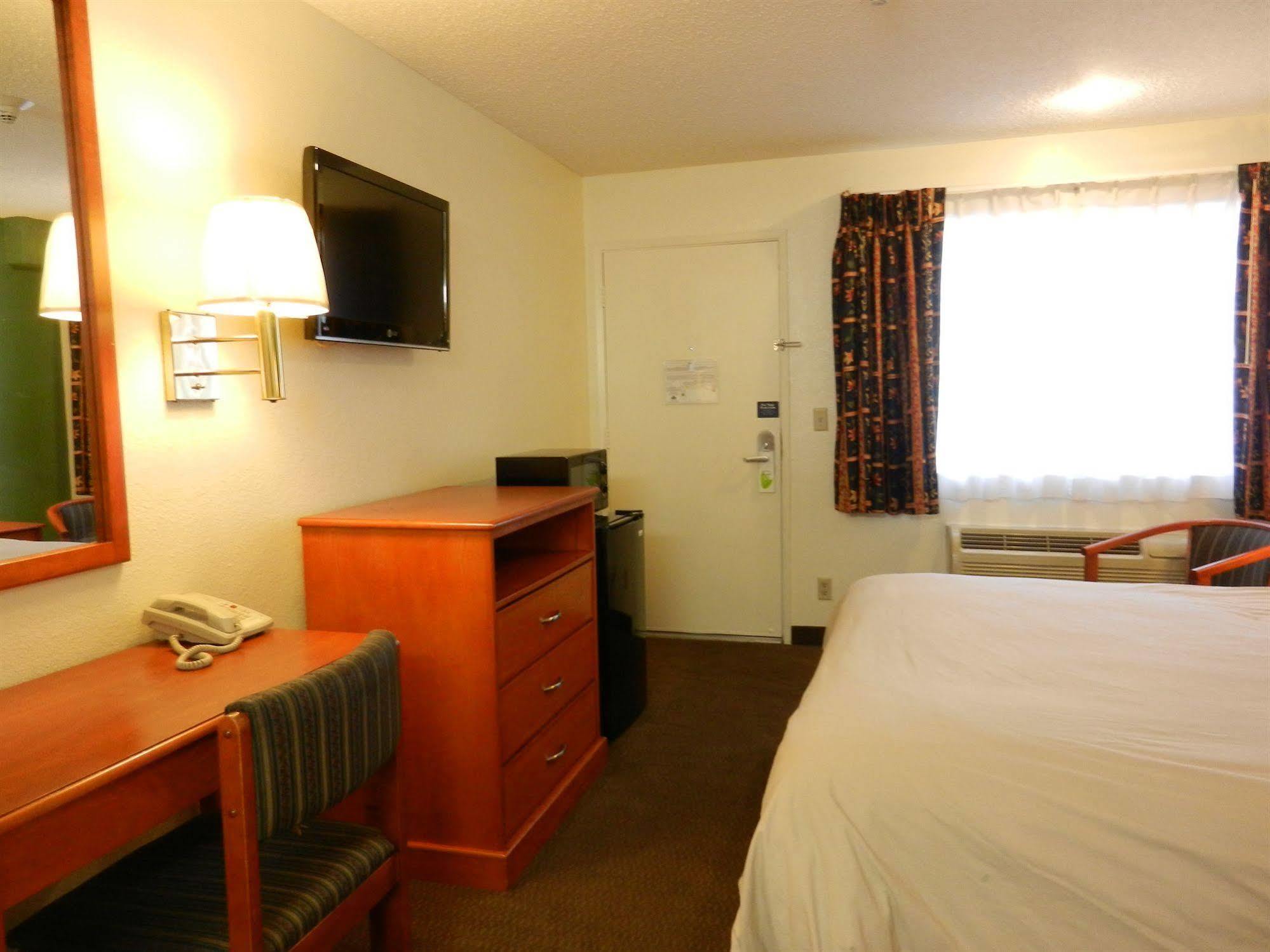 Simply Home Inn & Suites - Riverside Bagian luar foto