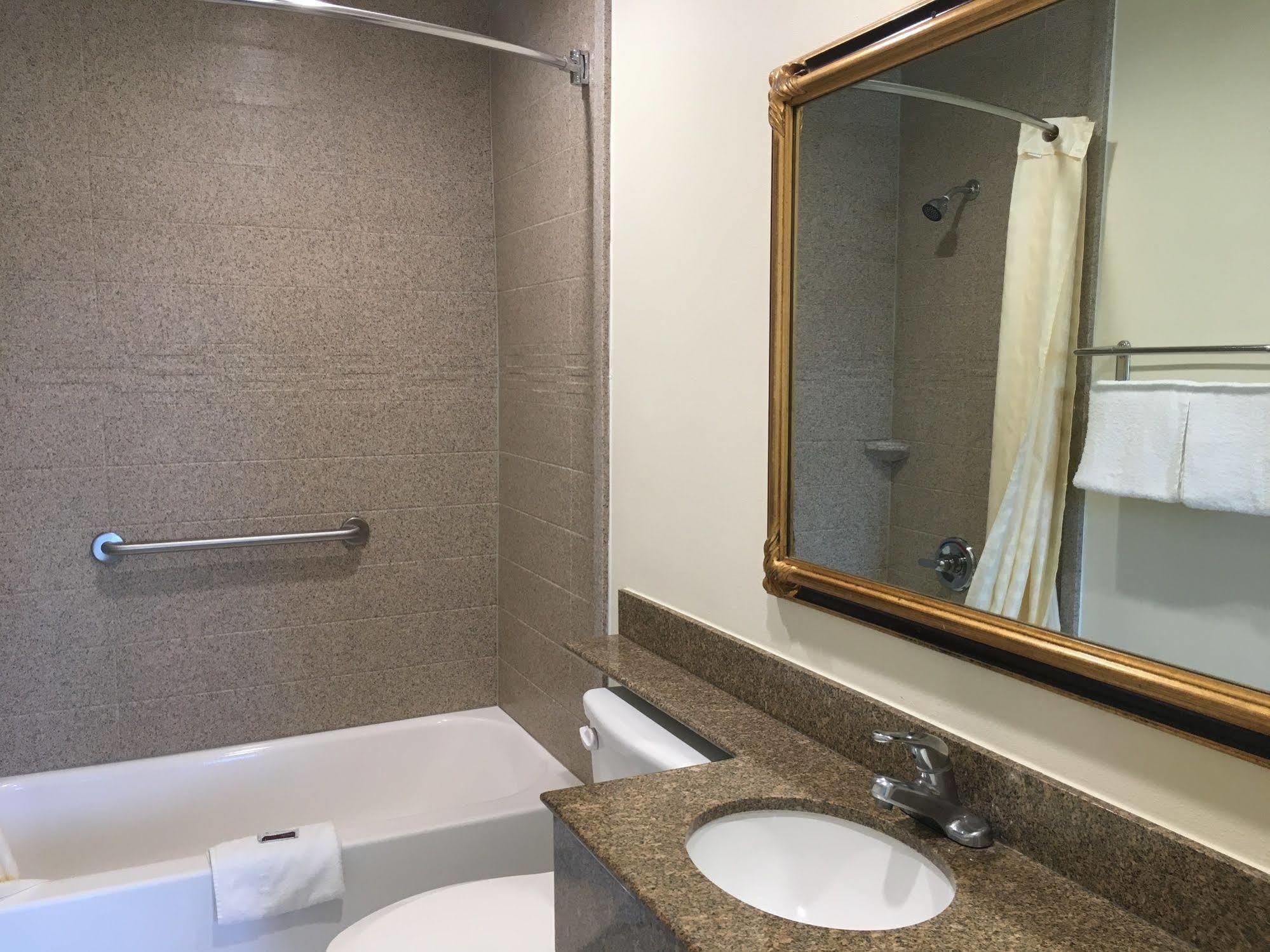 Simply Home Inn & Suites - Riverside Bagian luar foto