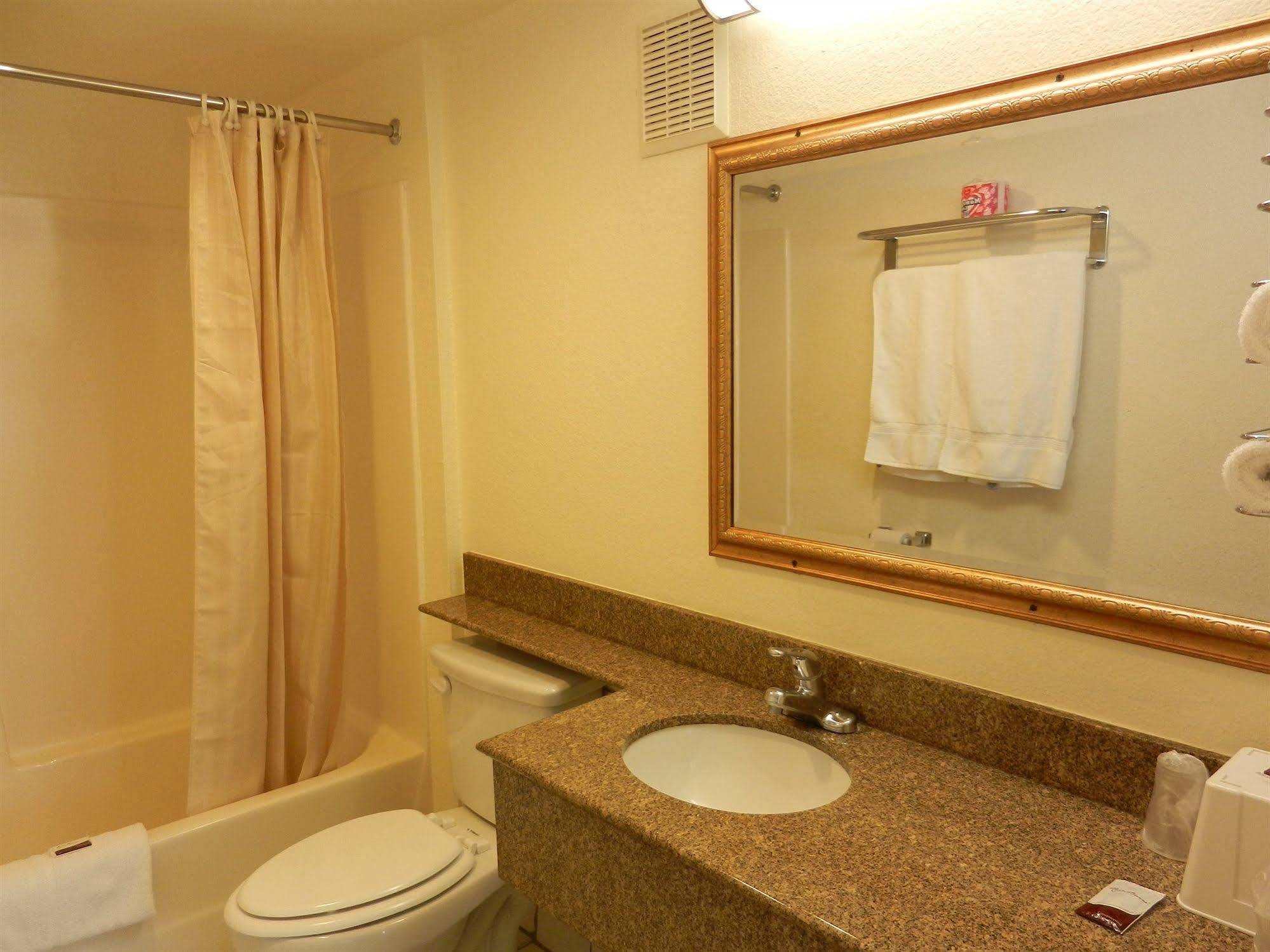 Simply Home Inn & Suites - Riverside Bagian luar foto