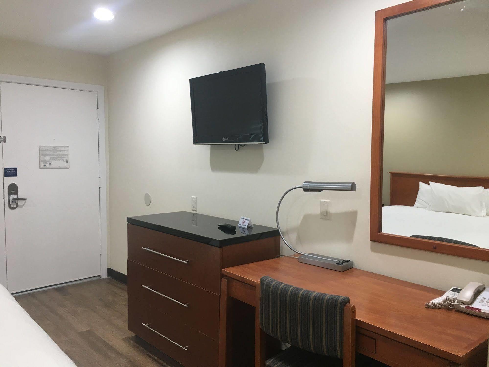 Simply Home Inn & Suites - Riverside Bagian luar foto
