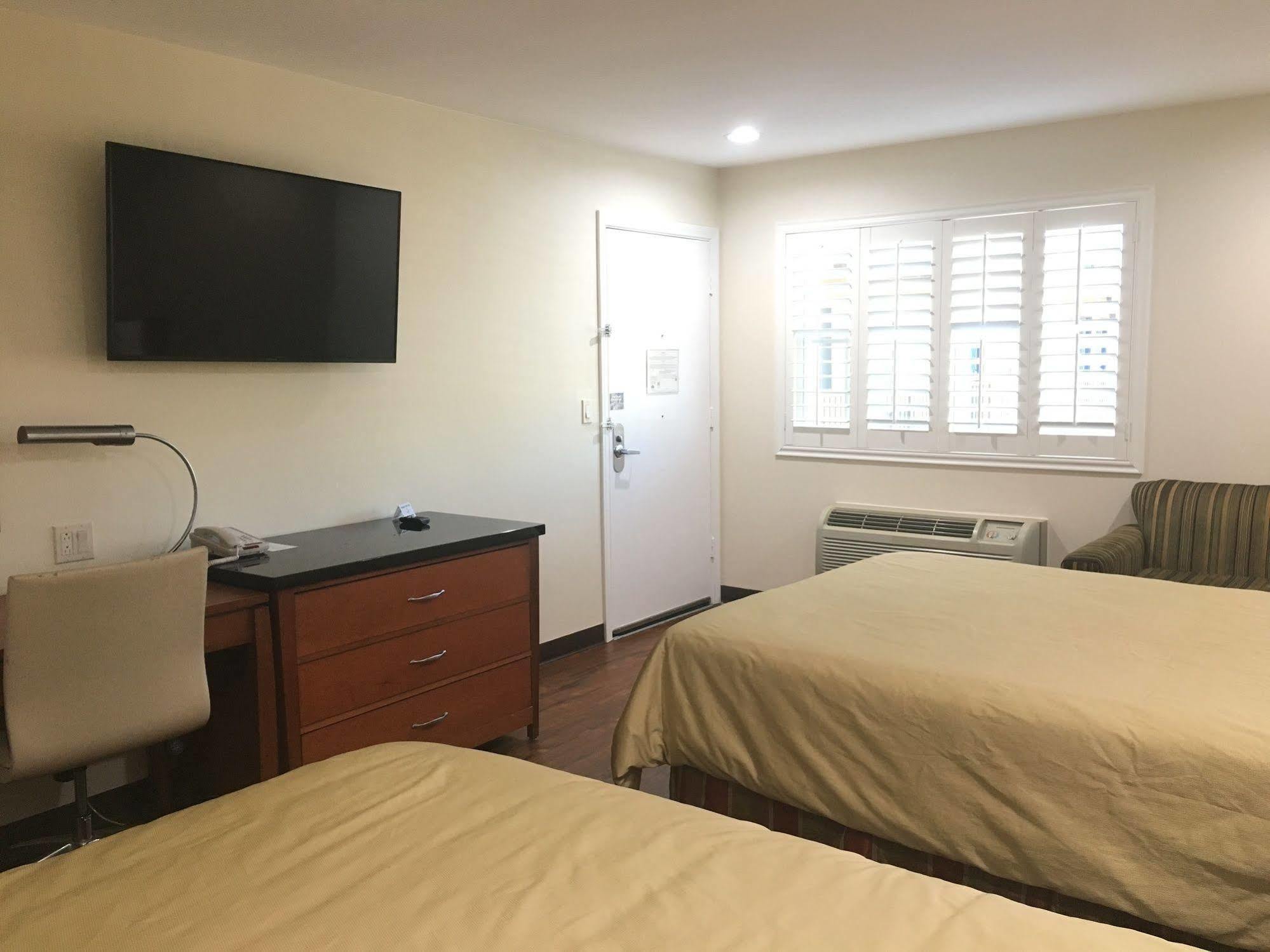 Simply Home Inn & Suites - Riverside Bagian luar foto