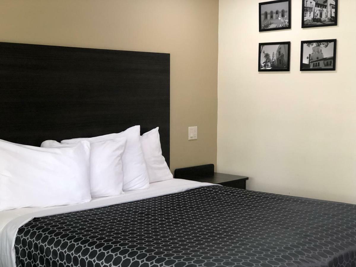Simply Home Inn & Suites - Riverside Bagian luar foto