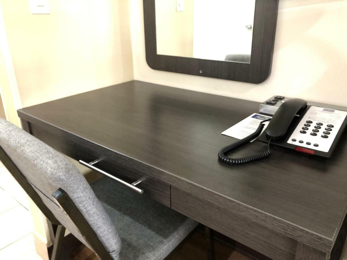 Simply Home Inn & Suites - Riverside Bagian luar foto