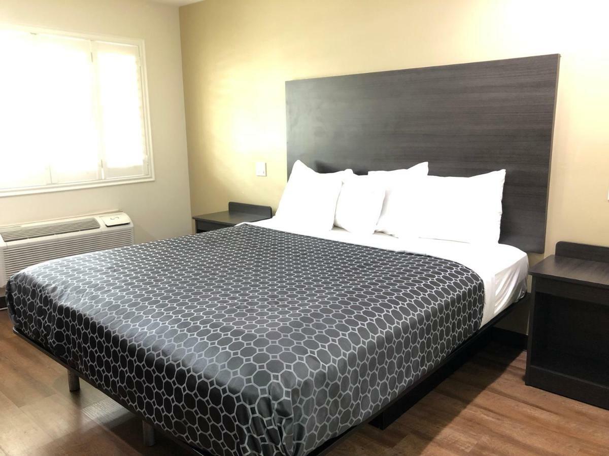 Simply Home Inn & Suites - Riverside Bagian luar foto